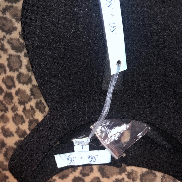 She and sky 🌌 dress 👗 all black - Picture 5 of 5